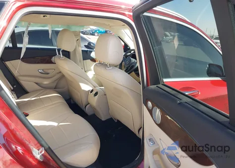 2016 Mercedes-Benz Glc 300 4Matic z USA, uszkodzony, nr VIN WDC0G4KB6GF043518